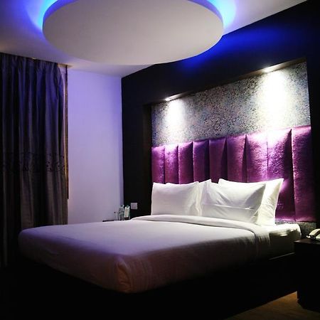 Capital O 7331 Hotel Downtown นิวเดลี ภายนอก รูปภาพ