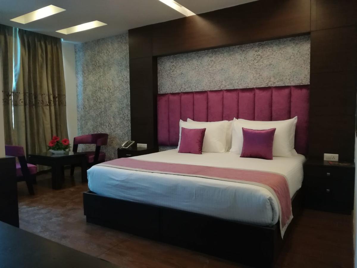 Capital O 7331 Hotel Downtown นิวเดลี ภายนอก รูปภาพ