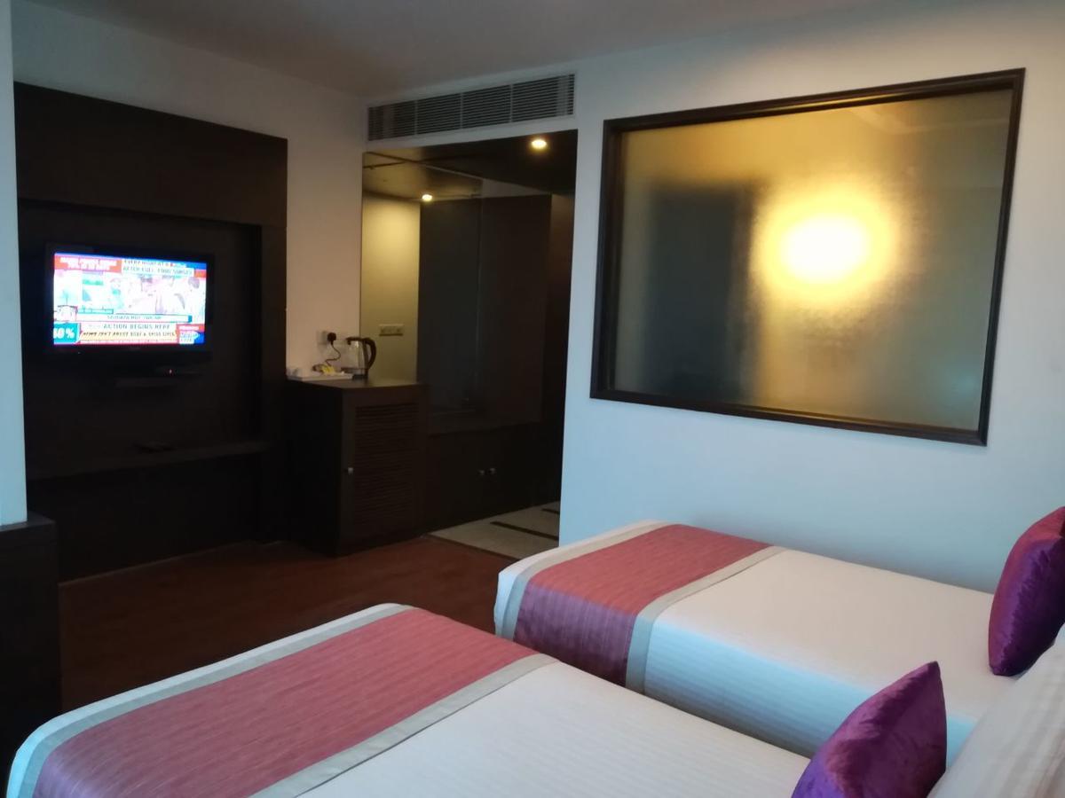 Capital O 7331 Hotel Downtown นิวเดลี ภายนอก รูปภาพ