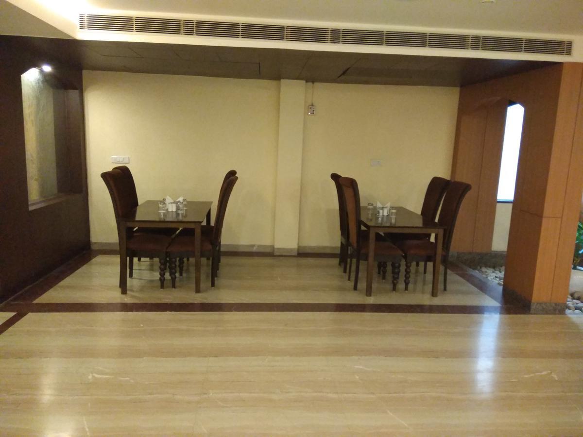 Capital O 7331 Hotel Downtown นิวเดลี ภายนอก รูปภาพ