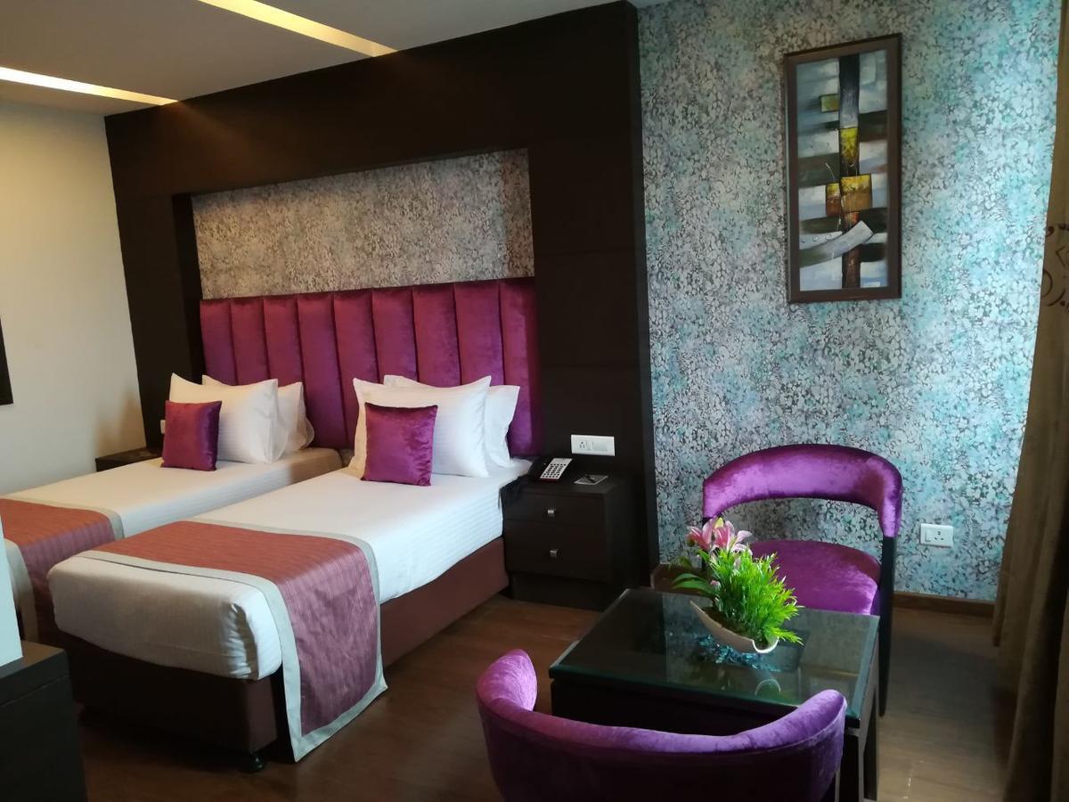 Capital O 7331 Hotel Downtown นิวเดลี ภายนอก รูปภาพ