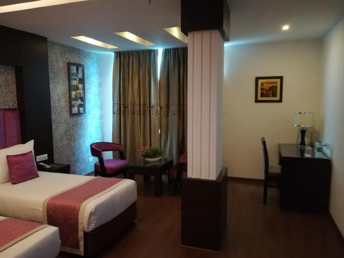 Capital O 7331 Hotel Downtown นิวเดลี ภายนอก รูปภาพ