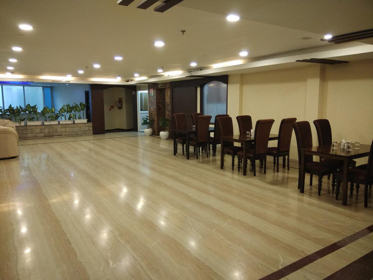 Capital O 7331 Hotel Downtown นิวเดลี ภายนอก รูปภาพ