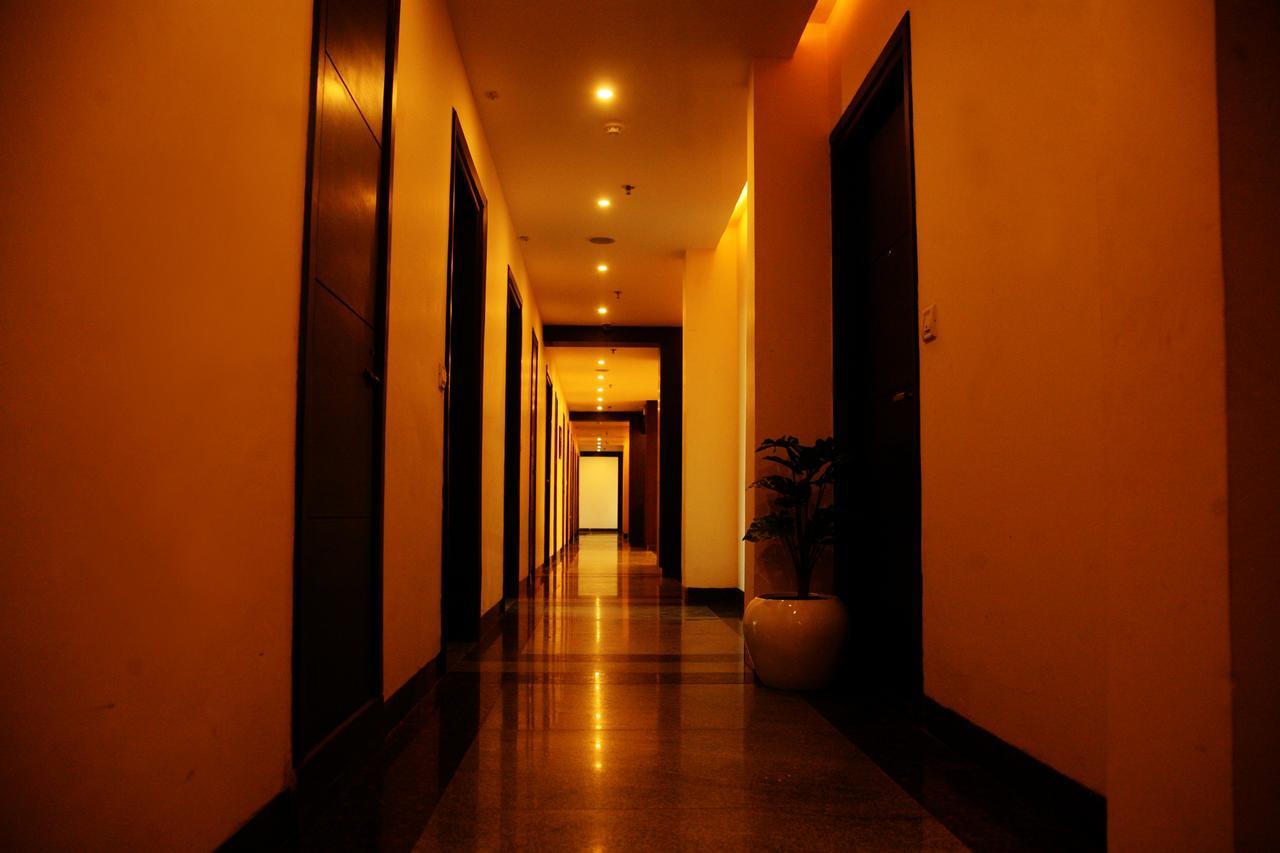 Capital O 7331 Hotel Downtown นิวเดลี ภายนอก รูปภาพ
