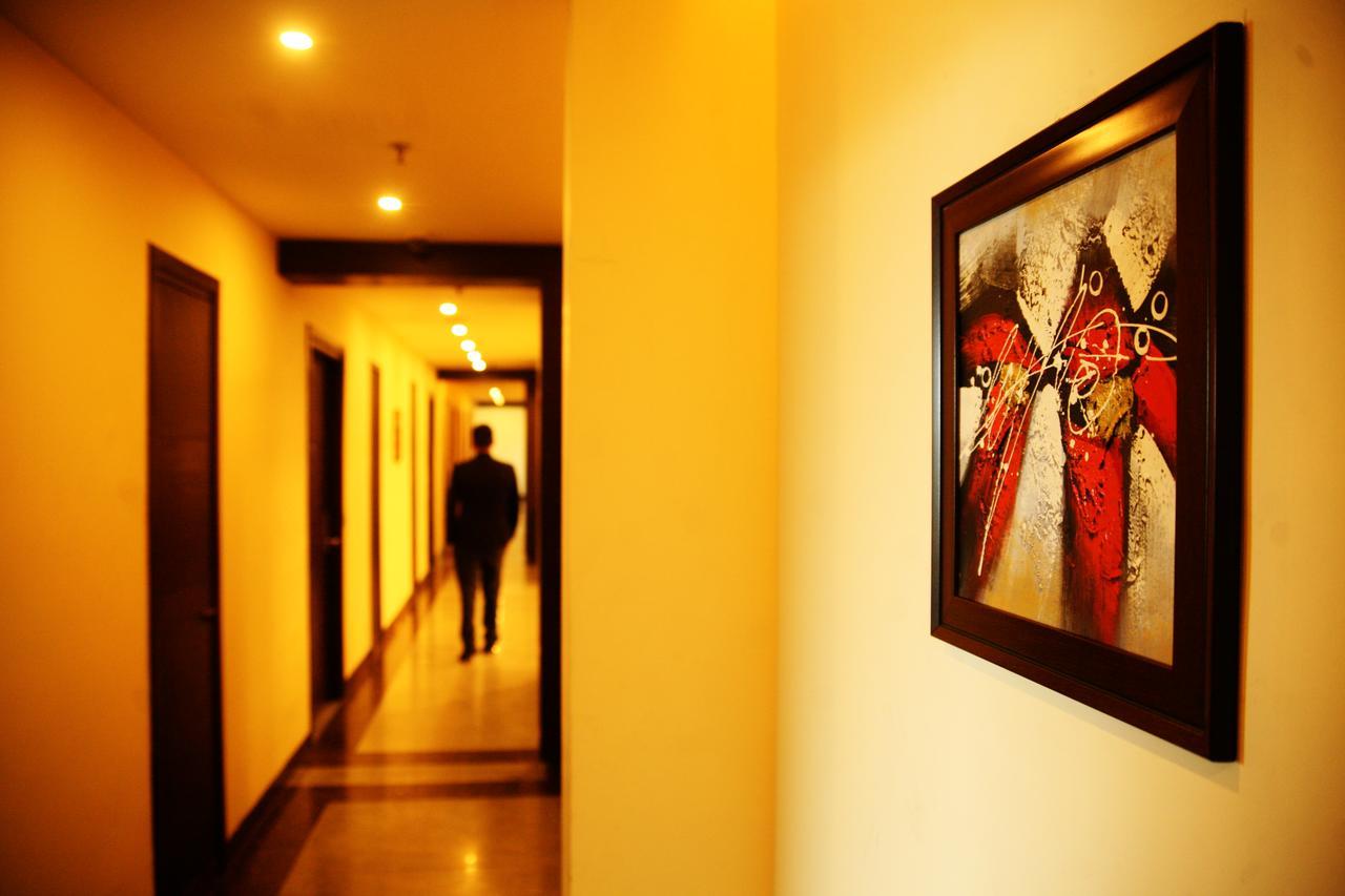 Capital O 7331 Hotel Downtown นิวเดลี ภายนอก รูปภาพ