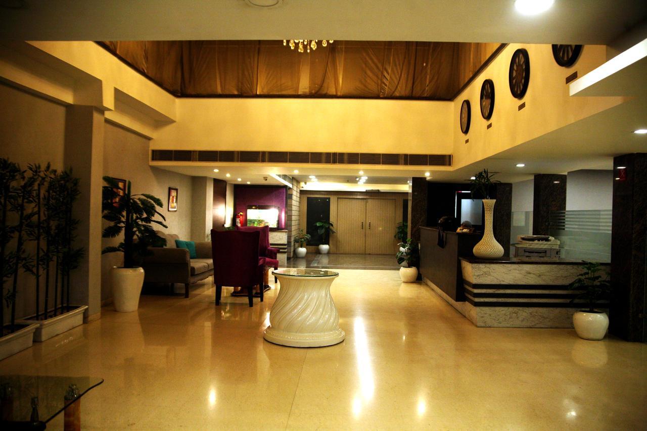 Capital O 7331 Hotel Downtown นิวเดลี ภายนอก รูปภาพ