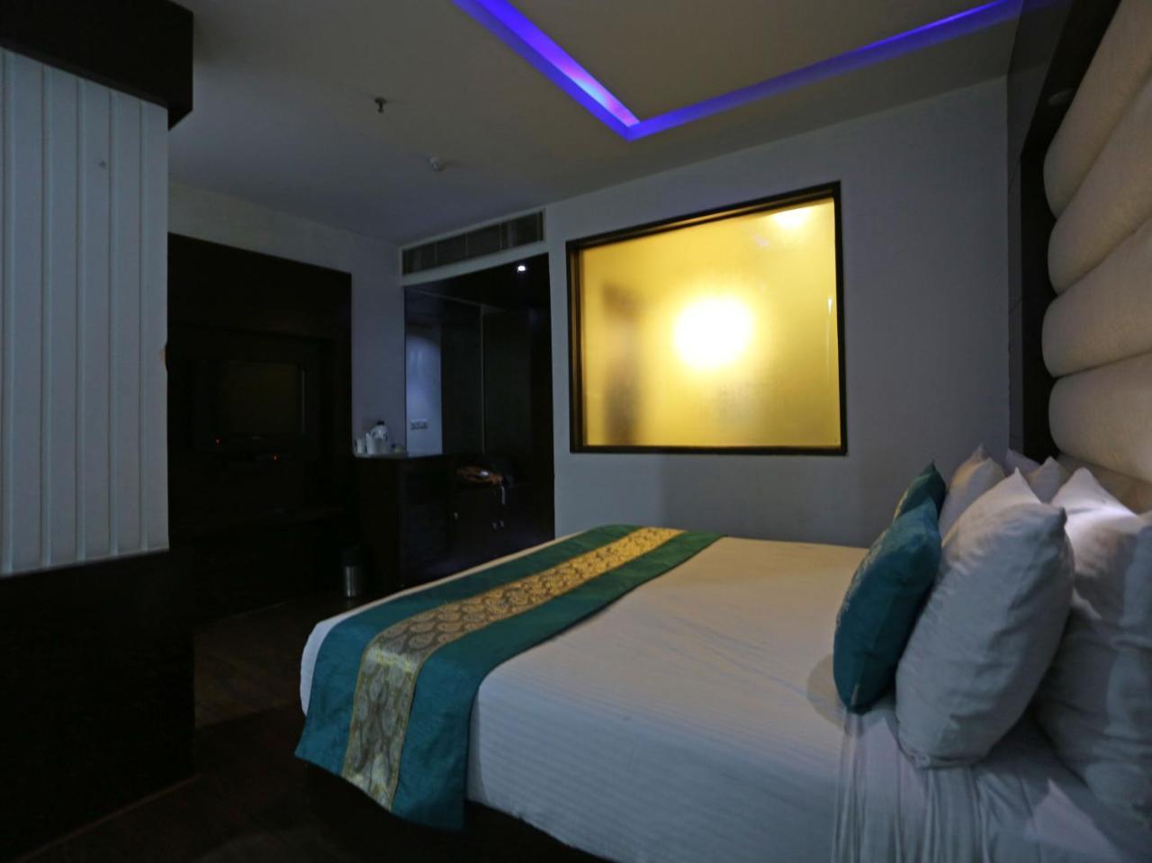 Capital O 7331 Hotel Downtown นิวเดลี ภายนอก รูปภาพ