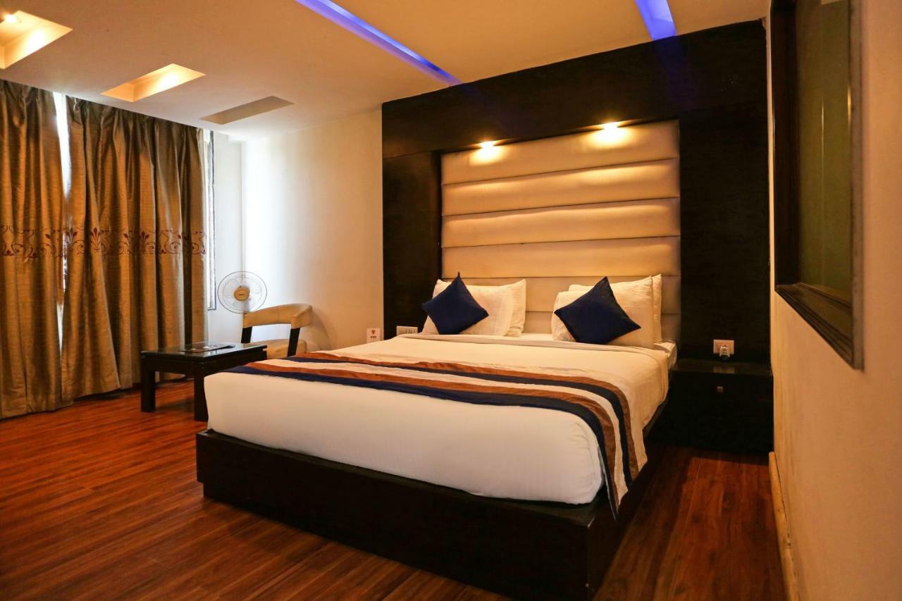 Capital O 7331 Hotel Downtown นิวเดลี ภายนอก รูปภาพ